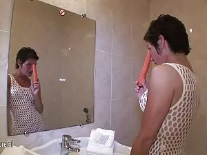 ახალგაზრდა ჩიკ ოთახშ ...