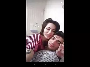 სტუდენტი ცდილობს მას ...