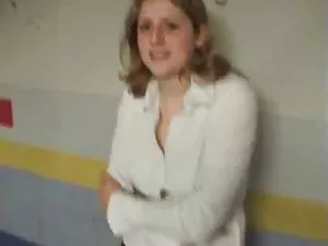გოგონა სიტყვიერად ტყ ...