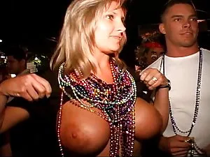 Busty teen babe ქალი ...