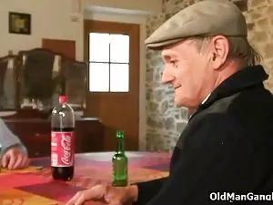 ეს wench უყვარს cum! ...